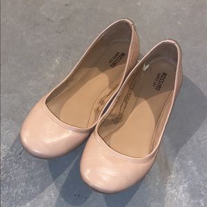 Nudish pink flats